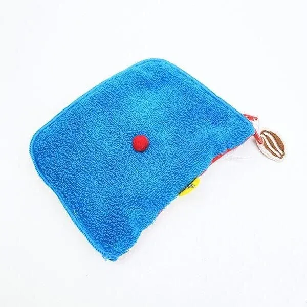 ドラえもんのおしりがデザインされたショートタイプのどっとポーチ