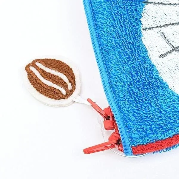 どら焼きのチャームが付いたショートタイプのどっとポーチのファスナー部分